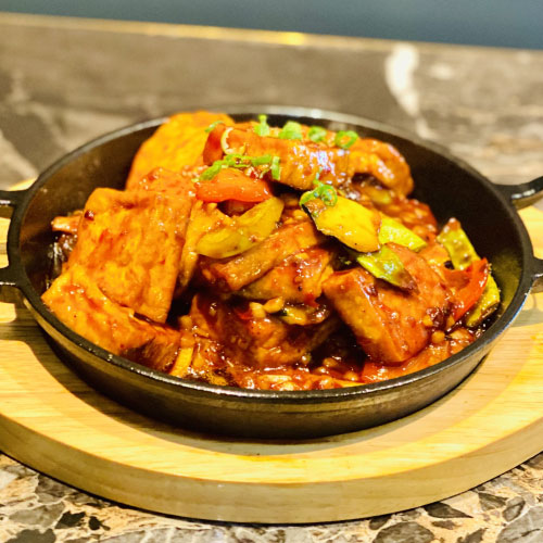 Tofu sur la plaque chauffante